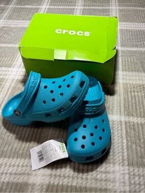 CROCS Classic Clog in Turquoise